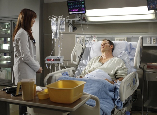 Jack Coleman در صحنه سریال تلویزیونی دکتر هاوس به همراه Amber Tamblyn