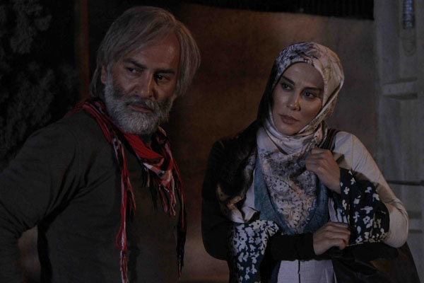 حمیدرضا آذرنگ در صحنه سریال تلویزیونی چرخ و فلک به همراه آشا محرابی