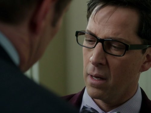 Dan Bucatinsky در صحنه سریال تلویزیونی رسوایی