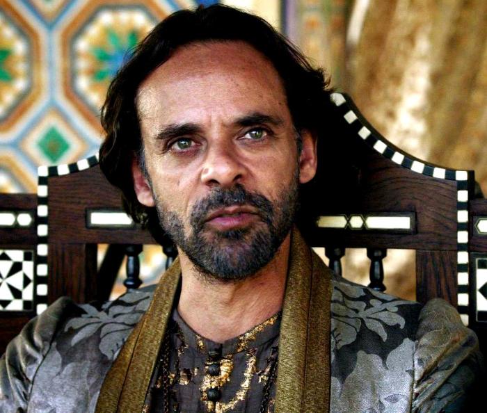 Alexander Siddig در صحنه سریال تلویزیونی بازی تاج و تخت