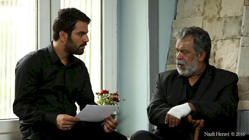 محمد‌رسول صفری در صحنه سریال تلویزیونی برادر به همراه حسن پورشیرازی