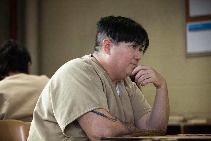 لی دلاریا در صحنه سریال تلویزیونی نارنجی سیاه، جدید است