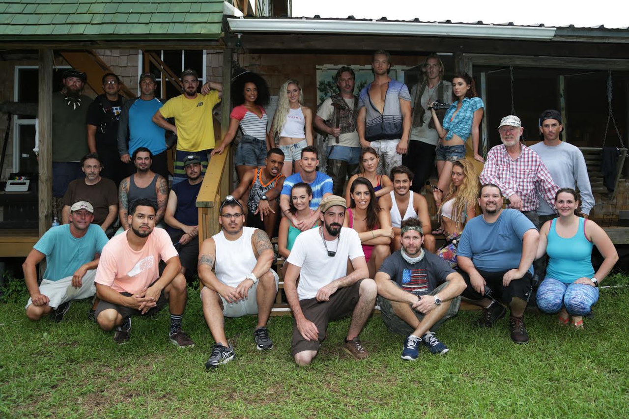 Peter Pontone در صحنه فیلم سینمایی Lake Fear 2: The Swamp به همراه Sydney Ray، Nicholas Kolasinski، Brenda Osorno، Lauren Ashleigh، Elissa George، Jordan Gaddy، Ashley Billington و Sean Therrien