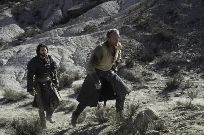 میکیل هایسمن در صحنه سریال تلویزیونی بازی تاج و تخت به همراه ایان گلن