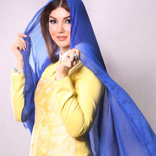 تصویری شخصی از النا آهی، بازیگر سینما و تلویزیون