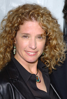 Nancy Travis در صحنه فیلم سینمایی مادر شوهر هیولا