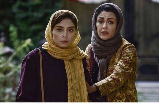 شقایق فراهانی در صحنه فیلم سینمایی آزاد به قید شرط به همراه دیبا زاهدی