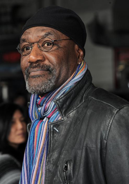 Delroy Lindo در صحنه فیلم سینمایی نقطه ی شکست