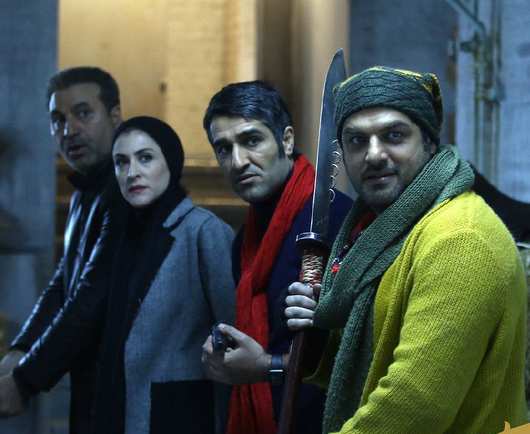 ویشکا آسایش در صحنه فیلم سینمایی خوب بد جلف به همراه سام درخشانی، حمید فرخ‌نژاد و پژمان جمشیدی