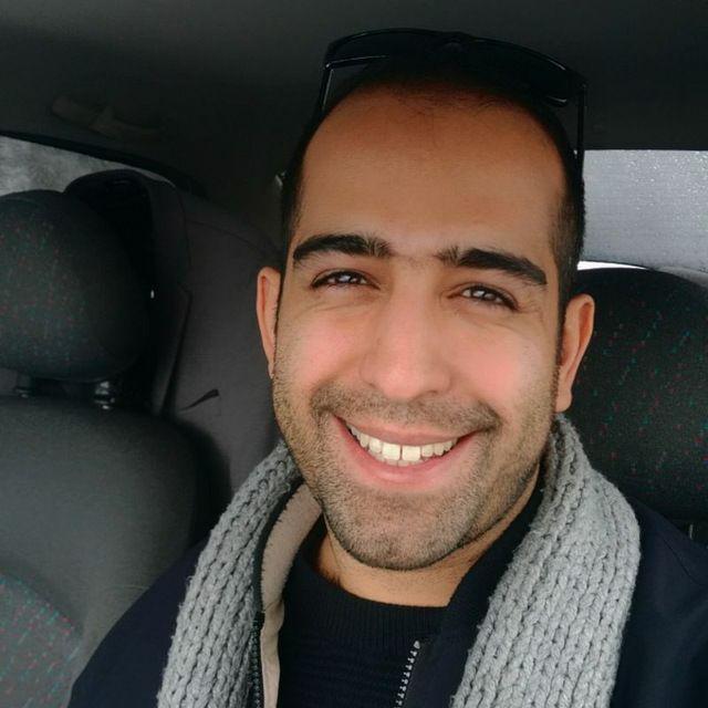 تصویری از سید حمید اسماعیلی سینما و تلویزیون در حال بازیگری سر صحنه یکی از آثارش