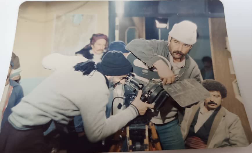 تصویری از صفر عبدلی، گروه فیلمبرداری و دستیار دوم فیلمبردار سینما و تلویزیون در پشت صحنه یکی از آثارش