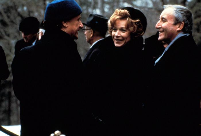 جک واردن در صحنه فیلم سینمایی حضور به همراه Peter Sellers و شرلی مک لین