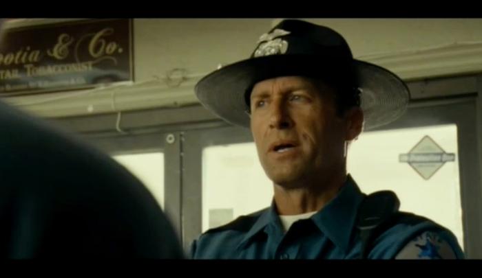 Mark Sivertsen در صحنه فیلم سینمایی پُل