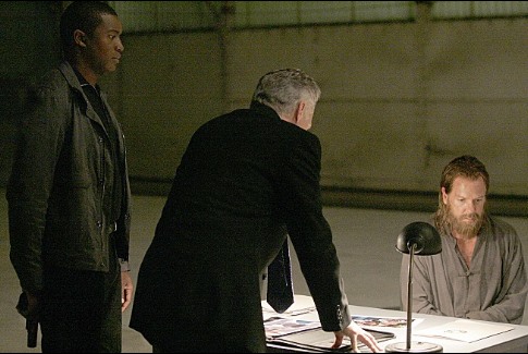 Roger R. Cross در صحنه سریال تلویزیونی 24 به همراه کیفر ساترلند و James Morrison