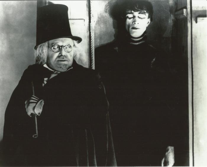 Conrad Veidt در صحنه فیلم سینمایی اتاق کار دکتر کالیگاری به همراه Werner Krauss