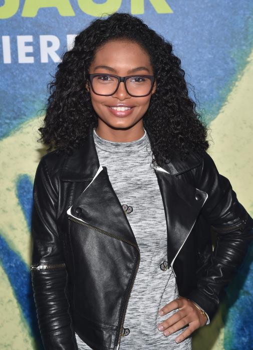 Yara Shahidi در صحنه فیلم سینمایی دایناسور خوب