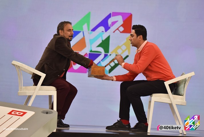 مجید قناد در صحنه برنامه تلویزیونی چهل تیکه به همراه محمدرضا علیمردانی