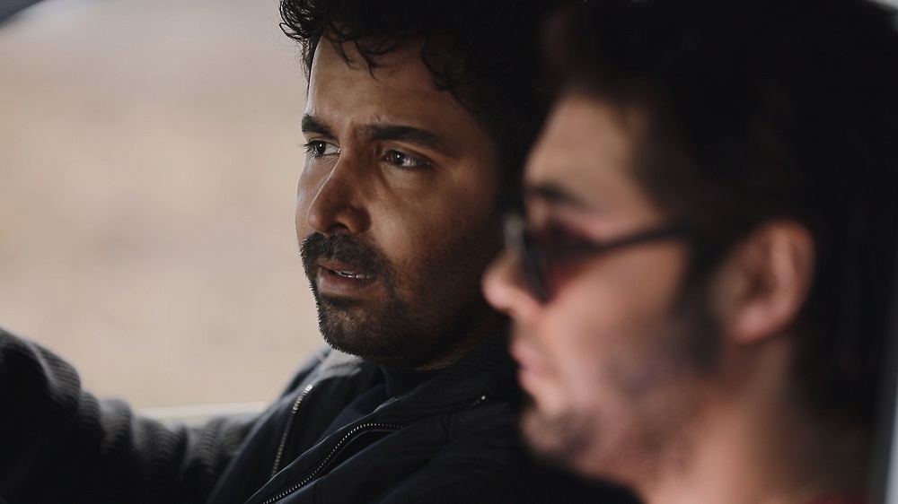 تصویری از بهروز محمدی، بازیگر و انتخاب بازیگر سینما و تلویزیون در حال بازیگری سر صحنه یکی از آثارش