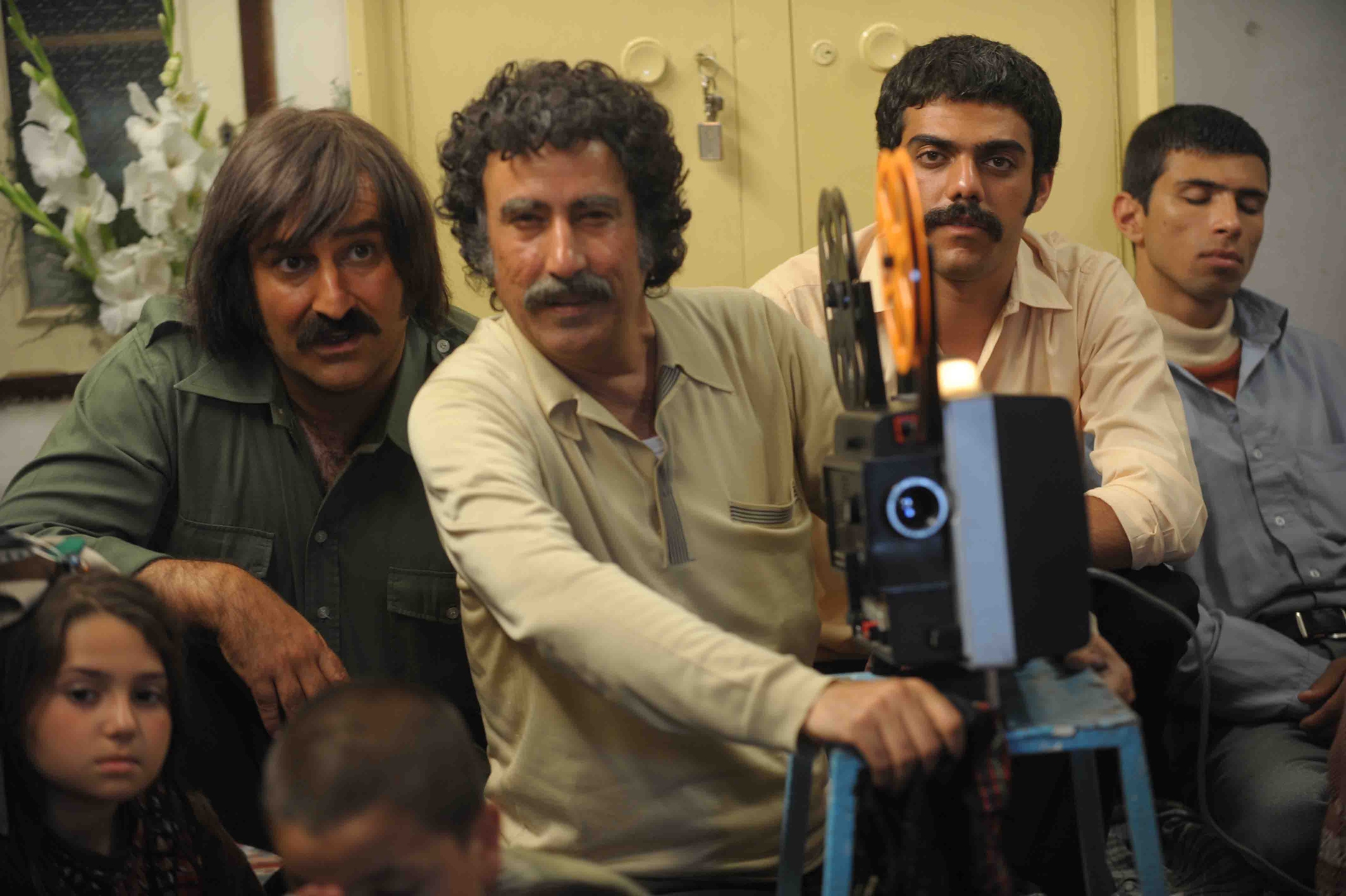 سیامک صفری در صحنه فیلم سینمایی نفس به همراه ساره نور موسوی و مهران احمدی