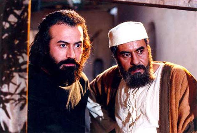 خسرو شکیبایی در صحنه سریال تلویزیونی شیخ بهایی به همراه دانیال حکیمی
