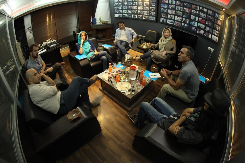 پانته‌آ بهرام در صحنه فیلم سینمایی آینه شمعدون به همراه نیوشا ضیغمی، احمد مهران‌فر، بهرام بهرامیان و محسن تنابنده