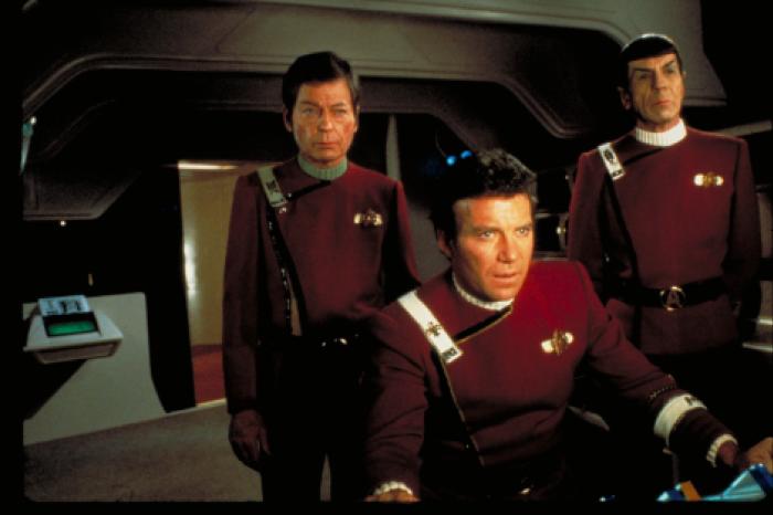 لئونارد نیموی در صحنه فیلم سینمایی سفرهای ستاره ای: خشم خان به همراه William Shatner و DeForest Kelley