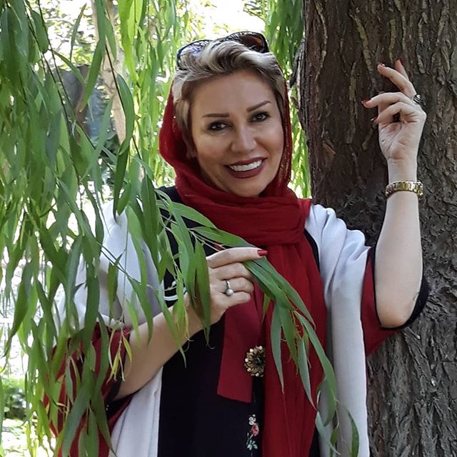 تصویری شخصی از لیلا عزیزی، بازیگر و کارشناس سینما و تلویزیون