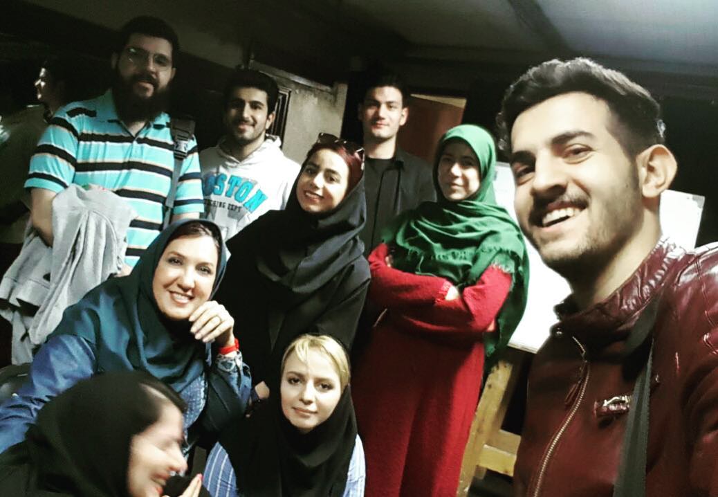 تصویری از پریسا مقتدی، بازیگر سینما و تلویزیون در پشت صحنه یکی از آثارش