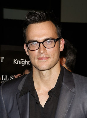 Cheyenne Jackson در صحنه فیلم سینمایی وال استریت: پول هرگز نمی خوابد