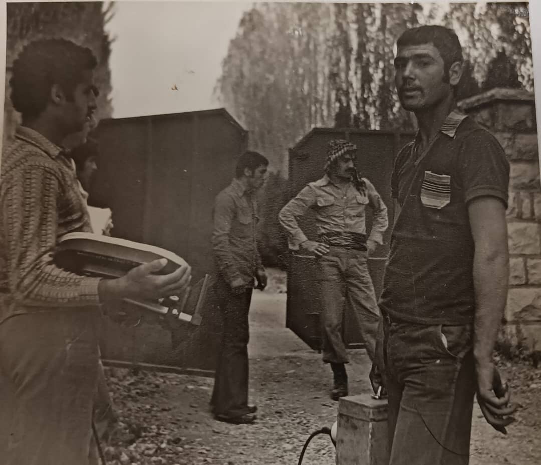 تصویری از صفر عبدلی، گروه فیلمبرداری و دستیار دوم فیلمبردار سینما و تلویزیون در پشت صحنه یکی از آثارش