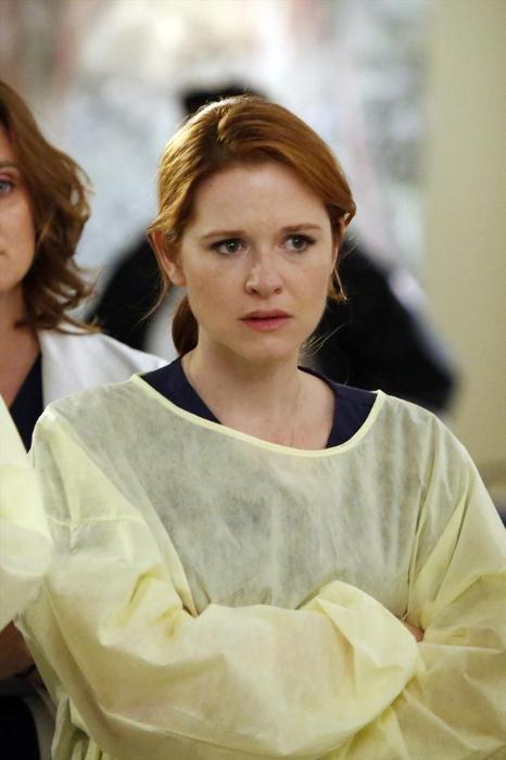 Sarah Drew در صحنه سریال تلویزیونی آناتومی گری
