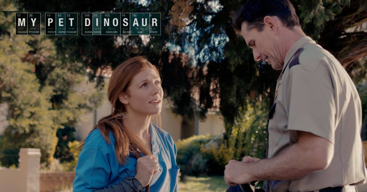 Scott Irwin در صحنه فیلم سینمایی My Pet Dinosaur به همراه Beth Champion