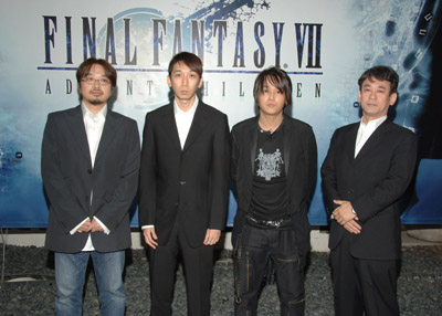 Kazushige Nojima در صحنه فیلم سینمایی Final Fantasy VII: Advent Children به همراه Takeshi Nozue و Tetsuya Nomura