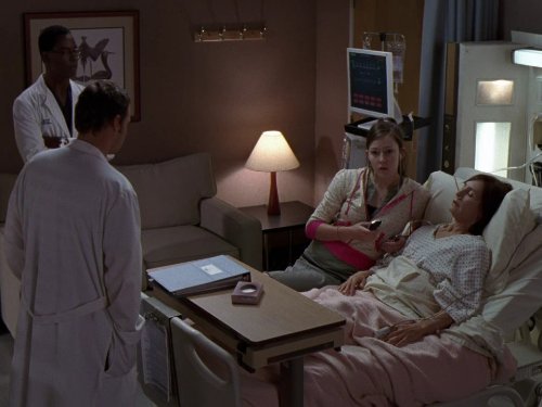 Emilee Wallace در صحنه سریال تلویزیونی آناتومی گری به همراه Isaiah Washington و Justin Chambers