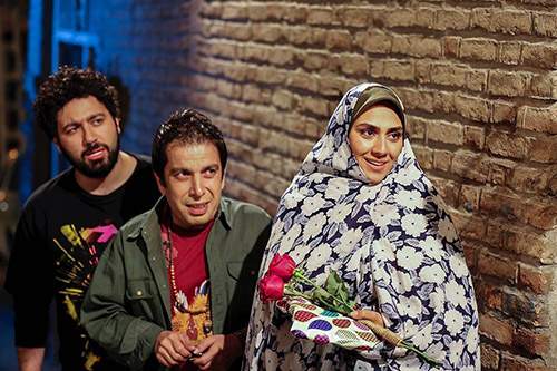 عباس جمشیدی‌فر در صحنه سریال تلویزیونی آخر خط به همراه مهسا باقری و علی صبوری