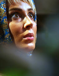 لیلا بلوکات در صحنه فیلم سینمایی آینه شمعدون