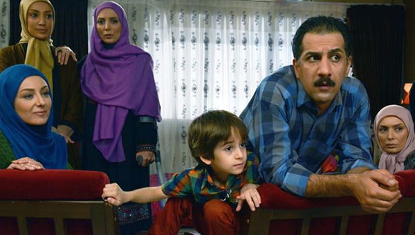 عرفان برزین در صحنه سریال تلویزیونی شمعدونی به همراه رویا میرعلمی، آتنه فقیه‌نصیری، محمد نادری، نگار عابدی و ویدا جوان