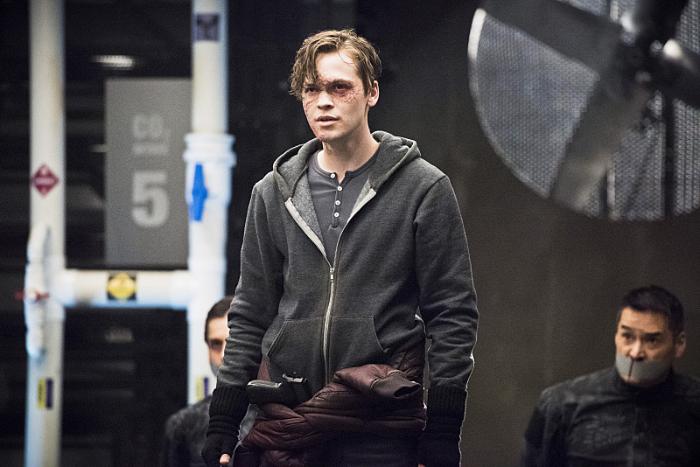 Alexander Calvert در صحنه سریال تلویزیونی پیکان