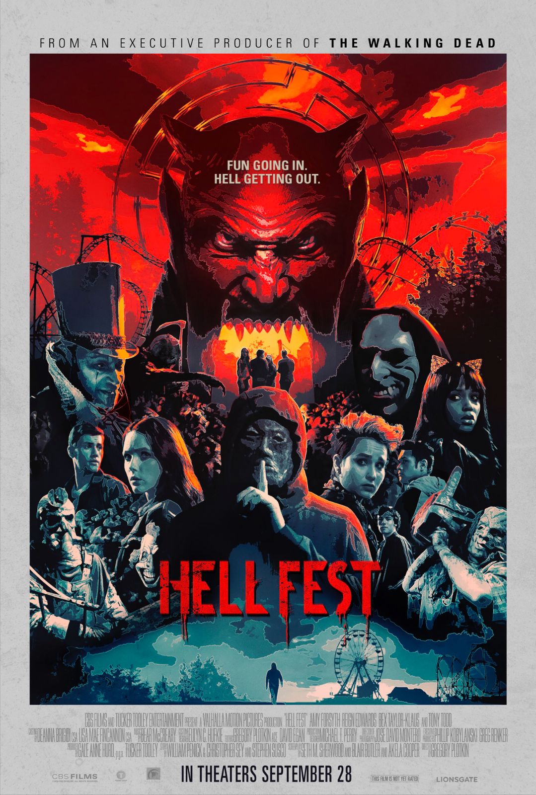 Amy Forsyth در صحنه فیلم سینمایی Hell Fest به همراه Matt Mercurio، Christian B. James، Reign Edwards، Roby Attal، Tony Todd و Bex Taylor-Klaus