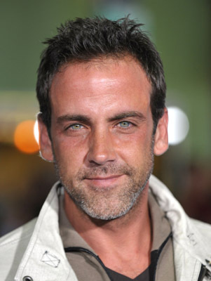 Carlos Ponce در صحنه فیلم سینمایی Couples Retreat