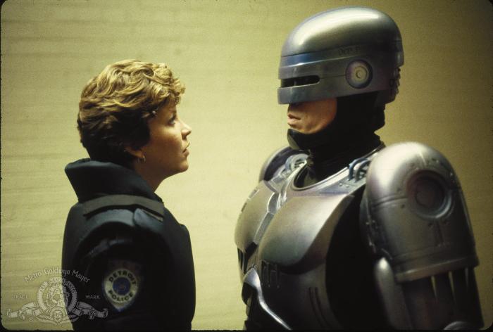 Nancy Allen در صحنه فیلم سینمایی پلیس آهنی به همراه پیتر ولر