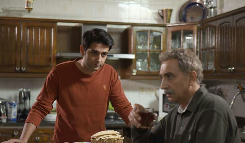امیرحسین آرمان در صحنه سریال تلویزیونی پریا به همراه محمود‌ پاک‌نیت