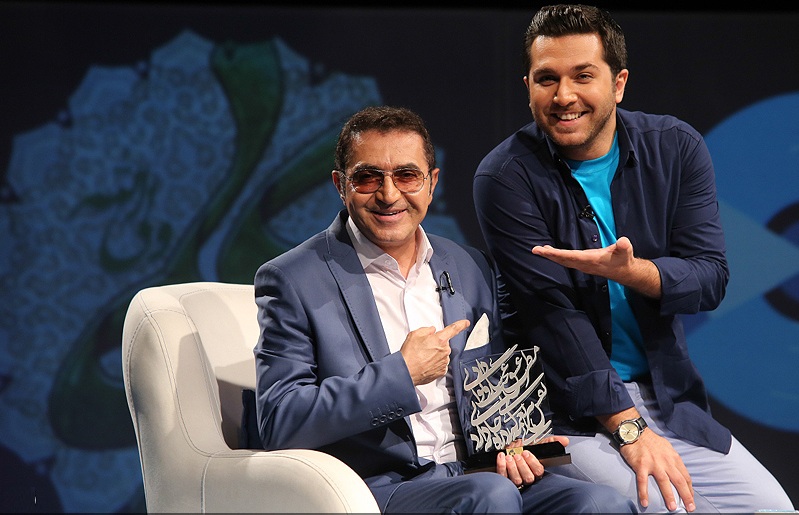 پشت صحنه برنامه تلویزیونی دوباره گوش کن به کارگردانی 