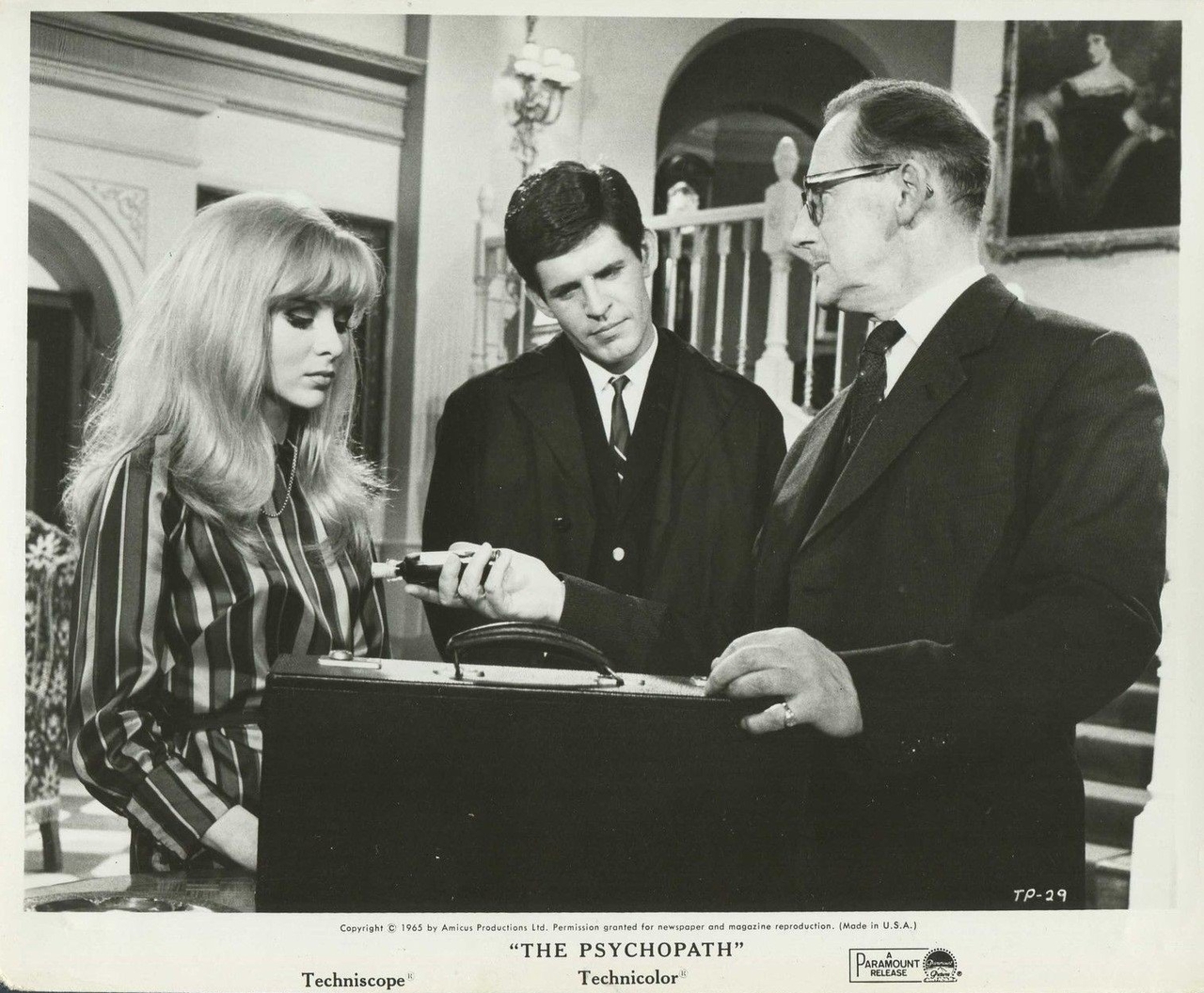 Don Borisenko در صحنه فیلم سینمایی The Psychopath به همراه Judy Huxtable و Colin Gordon