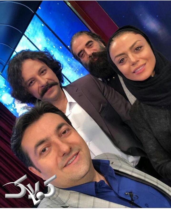 علیرضا ابراهیمی در پشت صحنه برنامه تلویزیونی خیابان جام جم به همراه حسام منظور