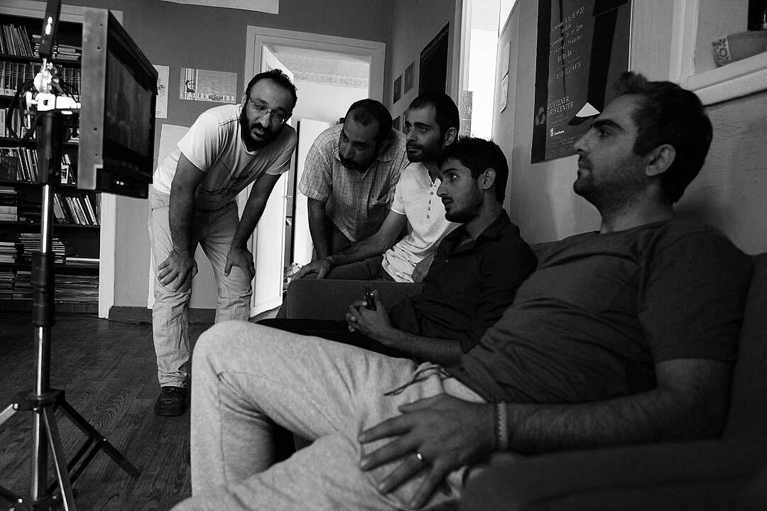علی ملاقلی‌پور در پشت صحنه فیلم سینمایی ایتالیا ایتالیا به همراه کاوه صباغ زاده، حامد کمیلی و معین‌رضا مطلبی