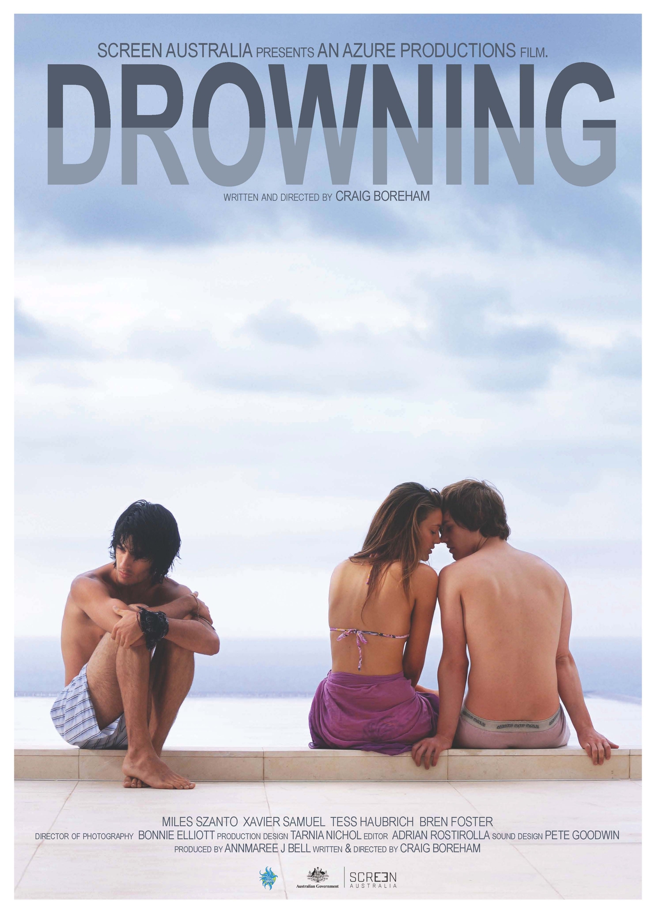 ژاویر ساموئل در صحنه فیلم سینمایی Drowning به همراه Miles Szanto و Tess Haubrich