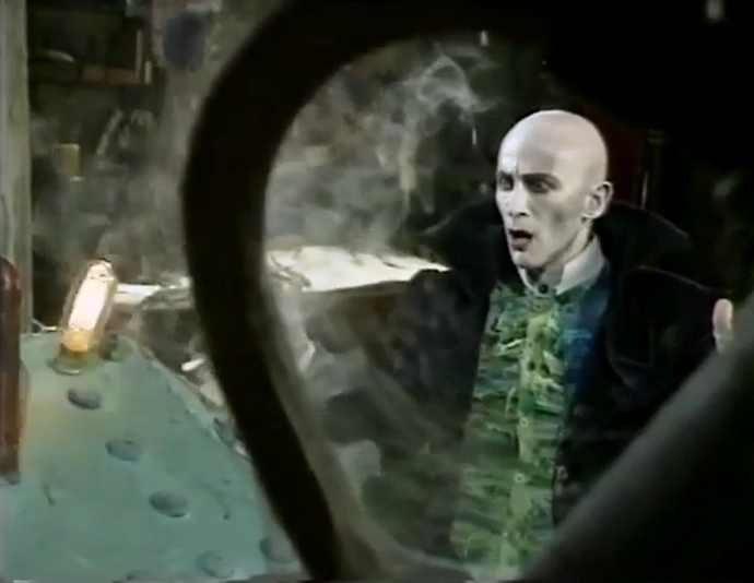 Richard O'Brien در صحنه سریال تلویزیونی The Ink Thief