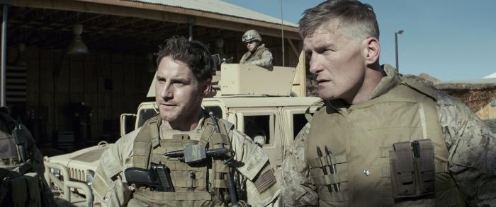 Chance Kelly در صحنه فیلم سینمایی تک تیرانداز آمریکایی به همراه Sam Jaeger