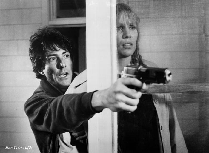 Marthe Keller در صحنه فیلم سینمایی دونده ماراتن به همراه داستین هافمن